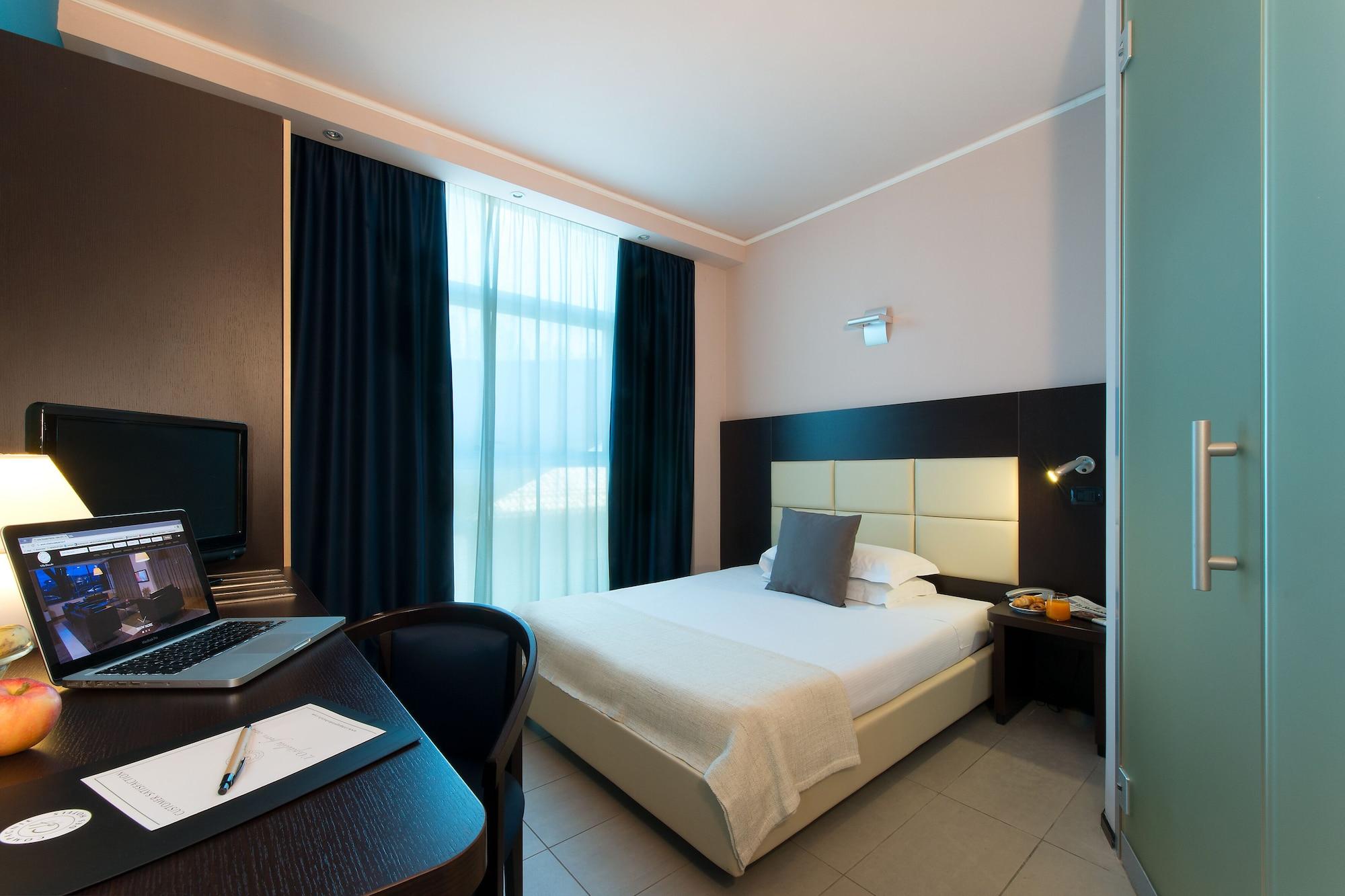 CDH Hotel Villa Ducale Parma Esterno foto