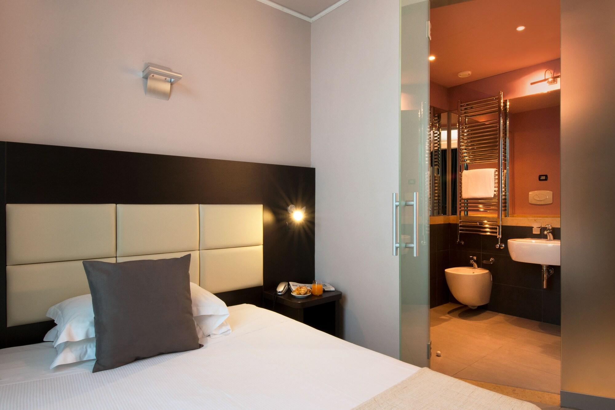 CDH Hotel Villa Ducale Parma Esterno foto