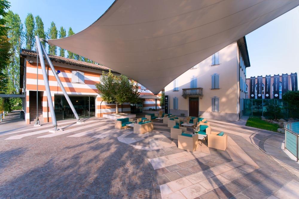 CDH Hotel Villa Ducale Parma Esterno foto