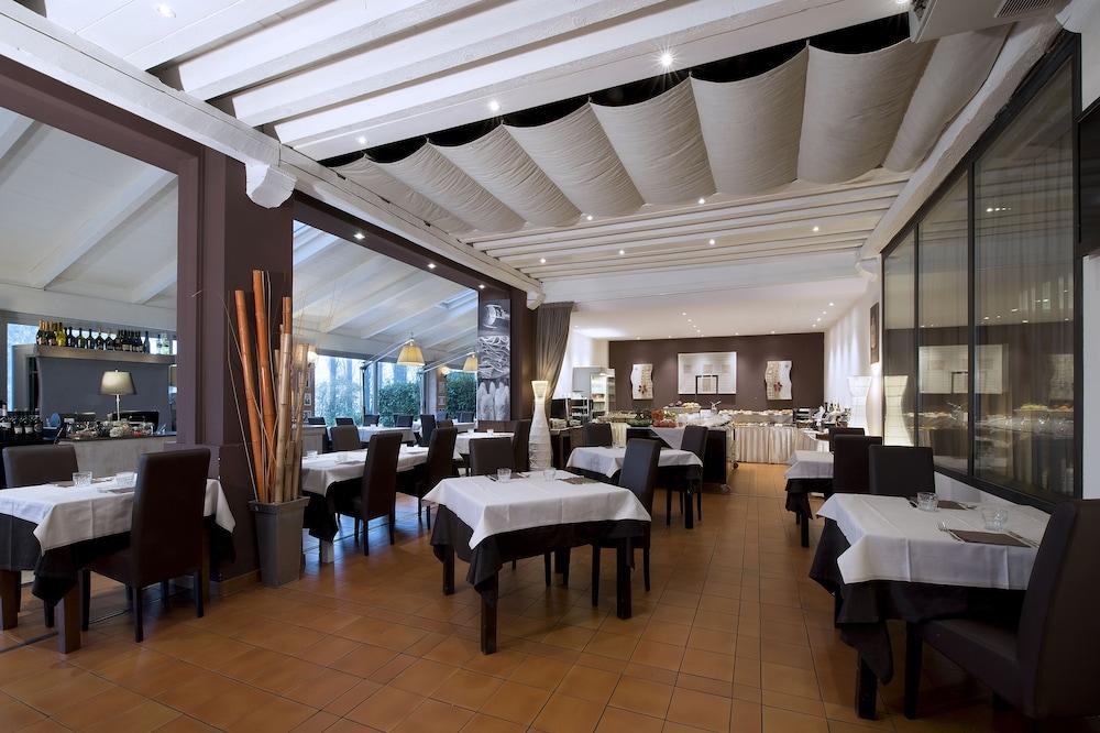CDH Hotel Villa Ducale Parma Esterno foto