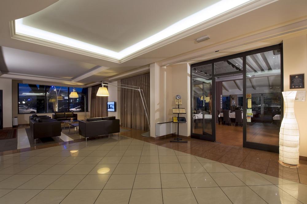 CDH Hotel Villa Ducale Parma Esterno foto