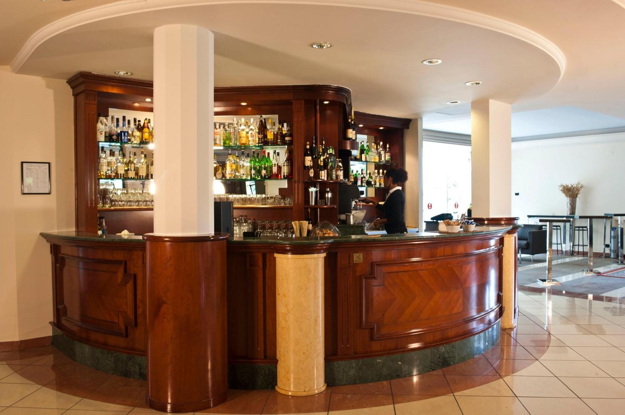 CDH Hotel Villa Ducale Parma Esterno foto