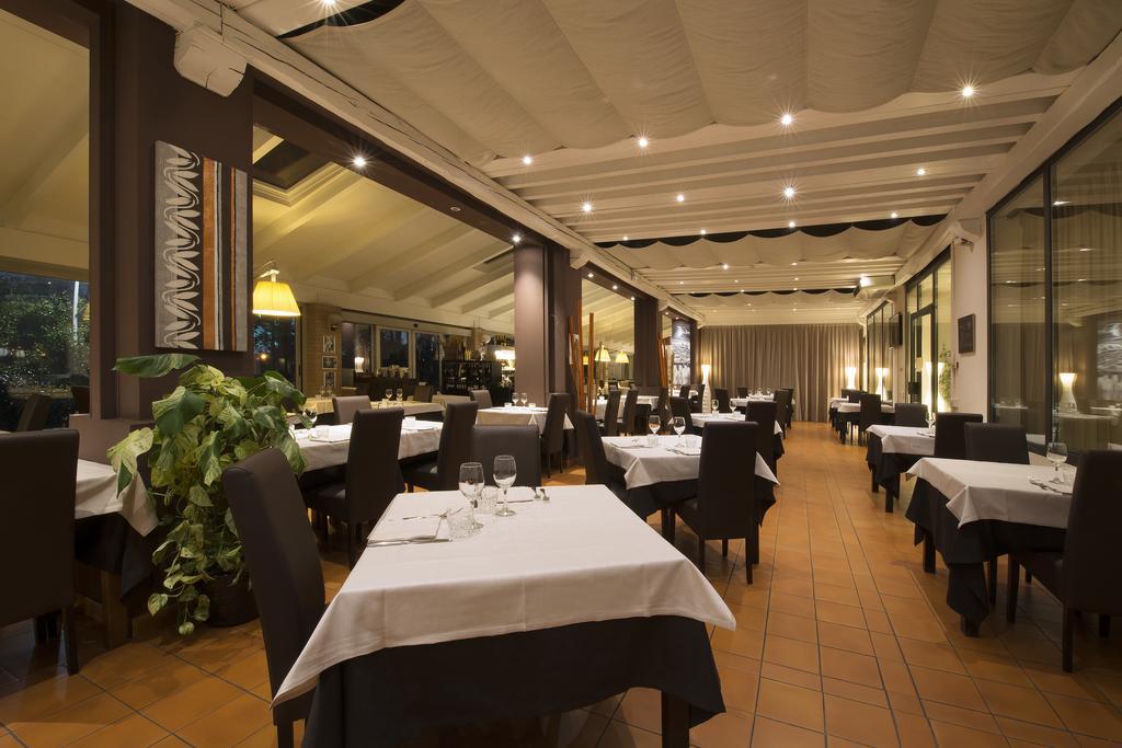 CDH Hotel Villa Ducale Parma Esterno foto