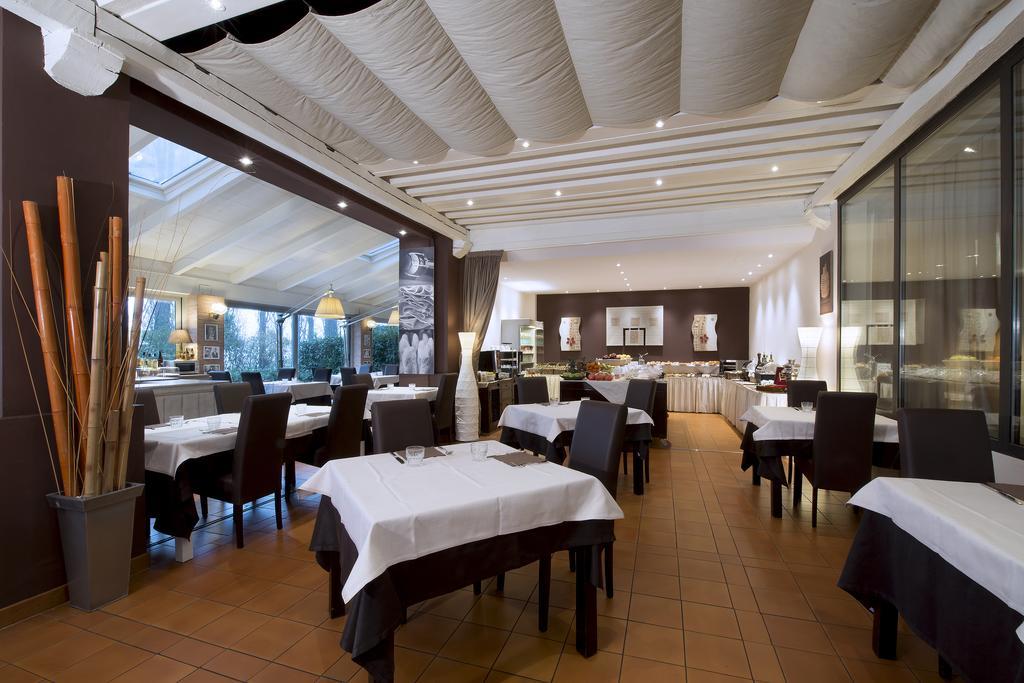 CDH Hotel Villa Ducale Parma Esterno foto