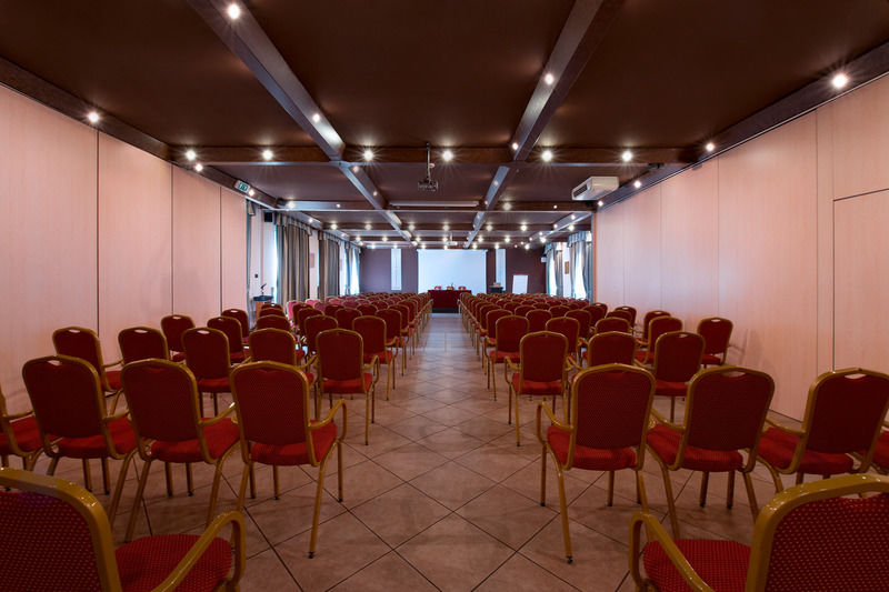 CDH Hotel Villa Ducale Parma Esterno foto