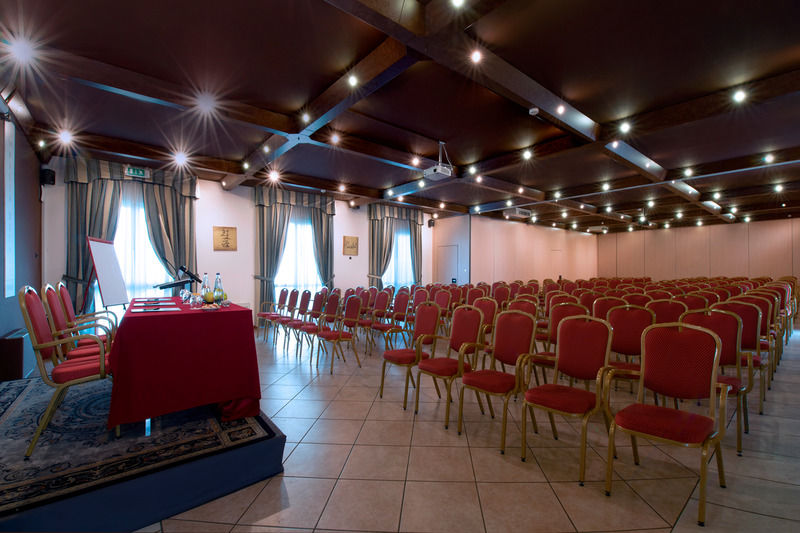 CDH Hotel Villa Ducale Parma Esterno foto