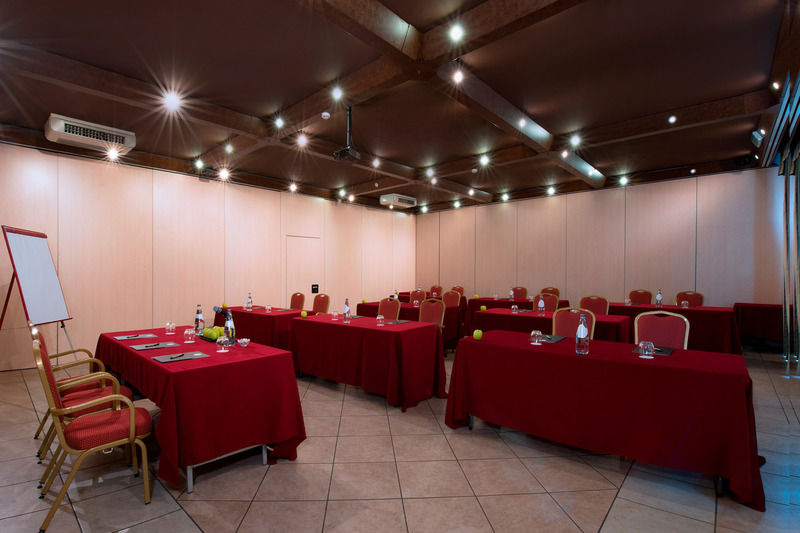 CDH Hotel Villa Ducale Parma Esterno foto